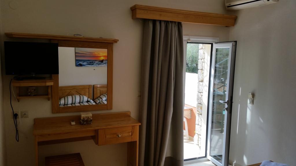 Alipa Beach Apartment باليوكاستريتسا الغرفة الصورة